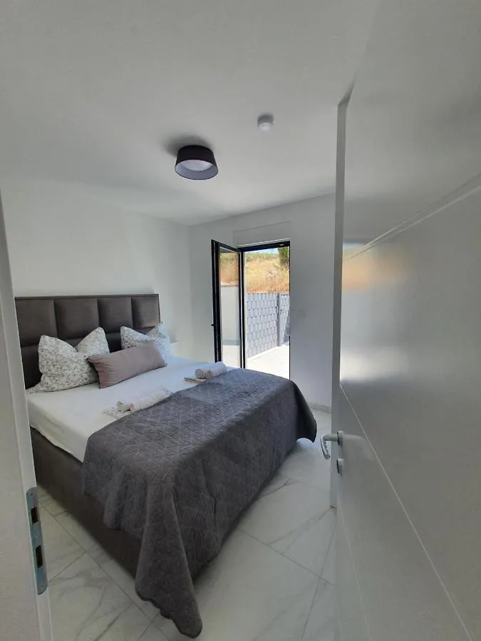 Betty'S Luxus Suite - 2 Pools Trogir Apartment